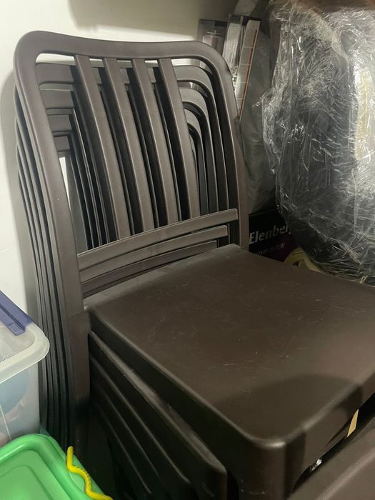 Стулья пластиковые