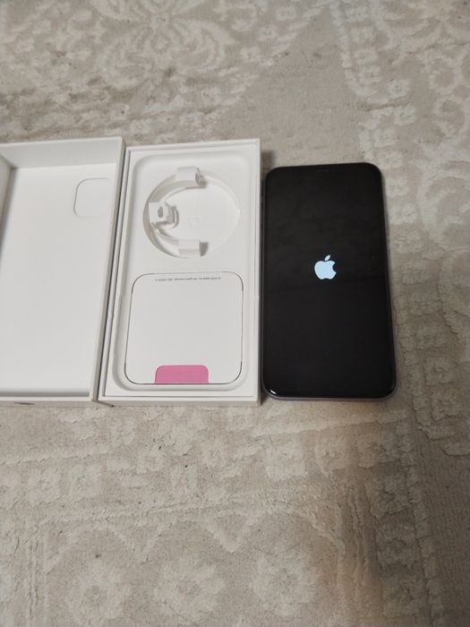 Продам айфон 11.