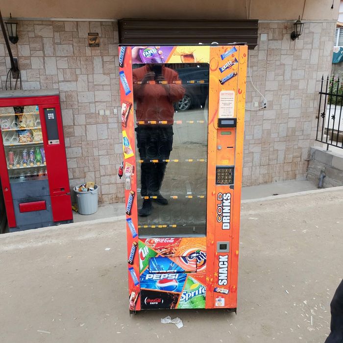 Вендинг машина цяла за части