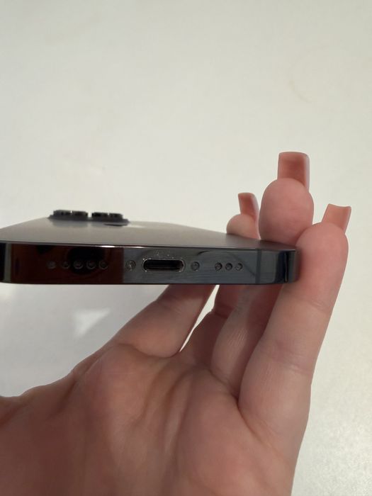 Продам телефон айфон 14 про