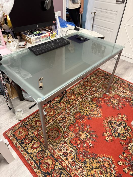 Стол стеклянный