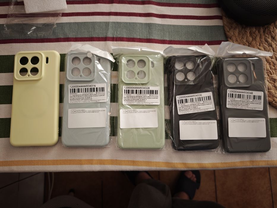 Huse Xiaomi 15 diverse culori