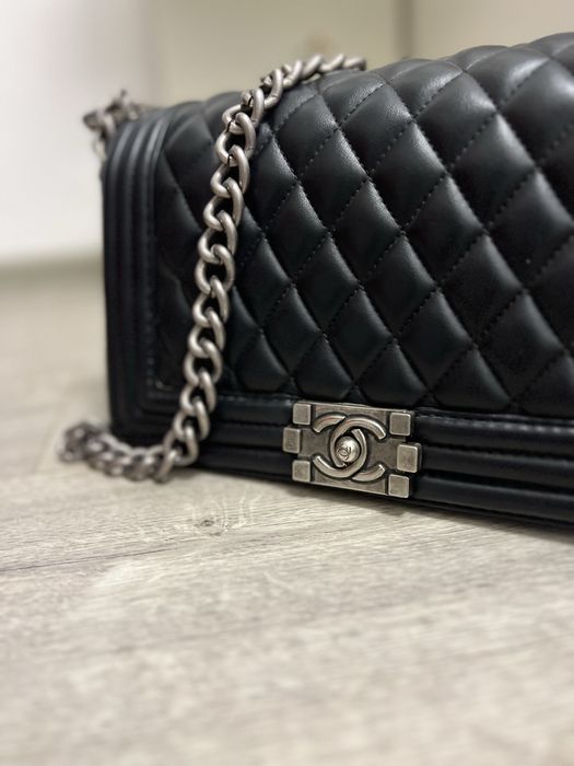 Chanel boy bag.               .