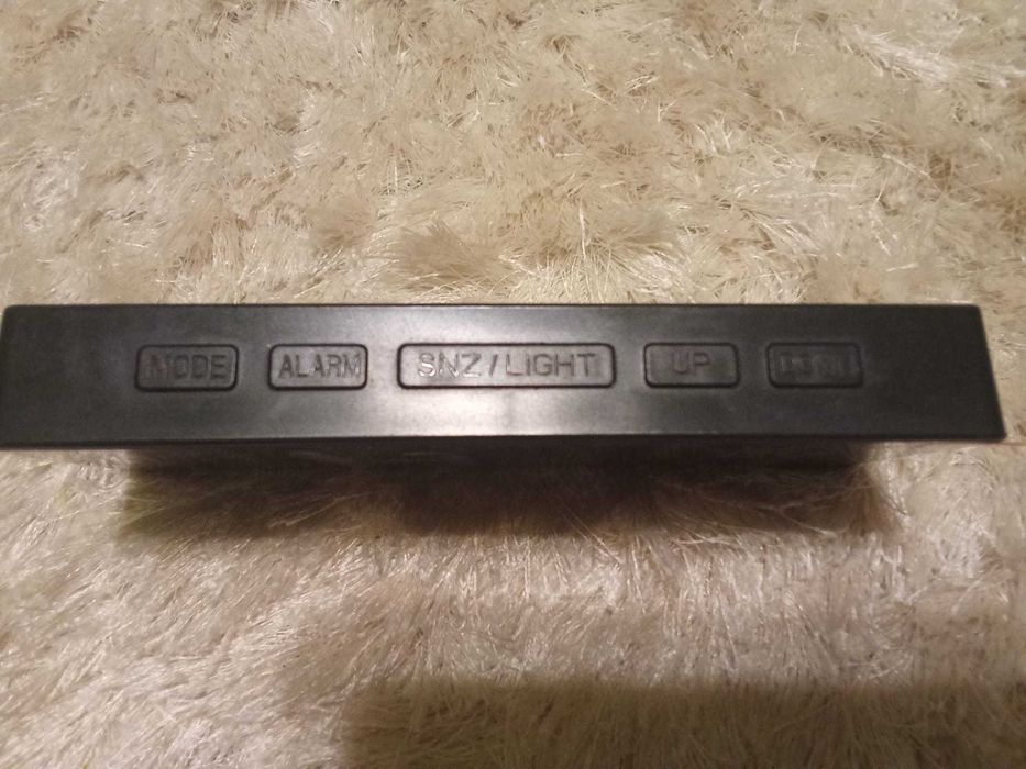 Ceas de birou cu afisaj LED