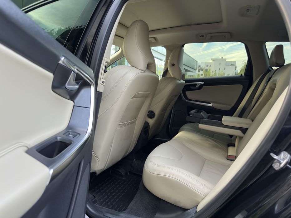 VOLVO xc 60 D5 An.2014/12 ~Summum Edition~215 Cp
