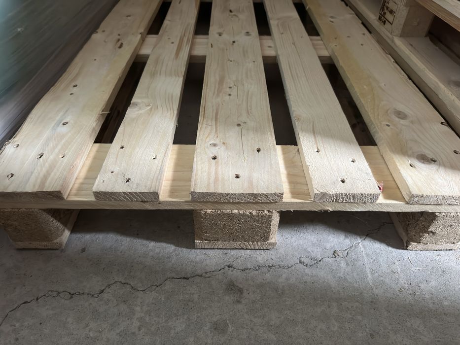 Продавам бели европалети 800х1200 и скари.