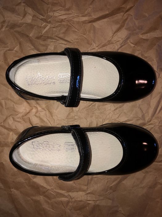 Pantofi noi din piele naturala lacuita pt fete