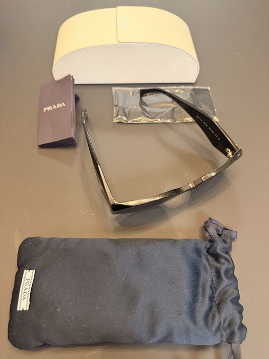 Слуънчеви очила Prada