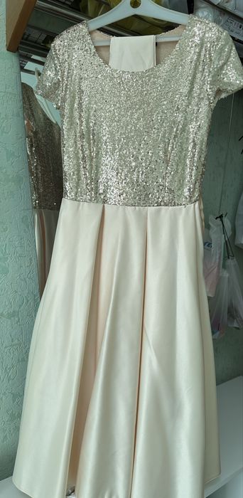 Отдам платья даром