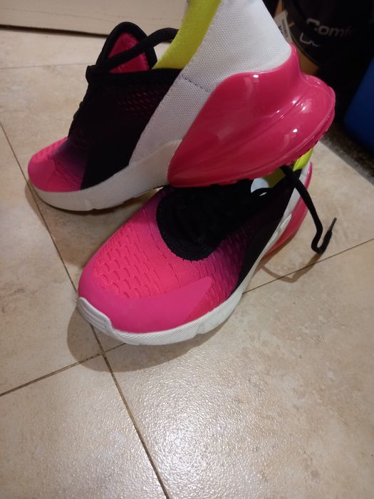 Продавам чисто нови маратонки