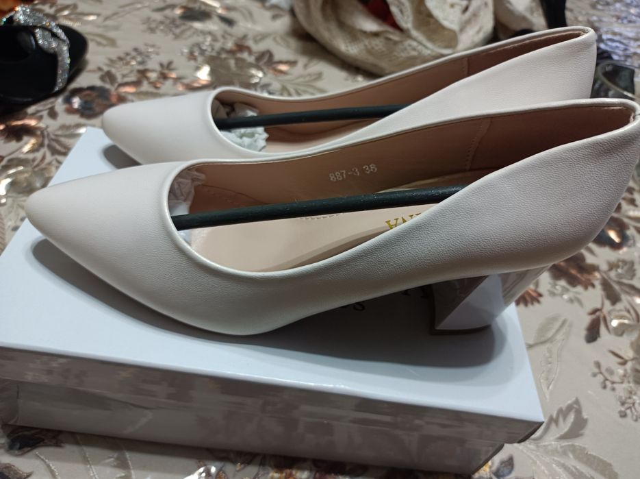 Qizlarga,Yangi oq tufli