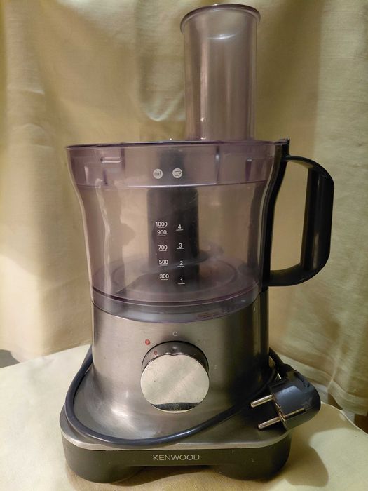 Продается кухонный комбайн Kenwood
