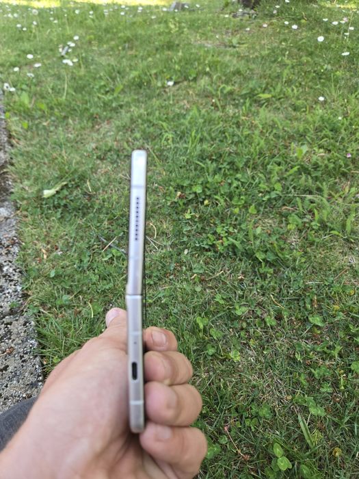 Продавам телефон Samsung fold 3
