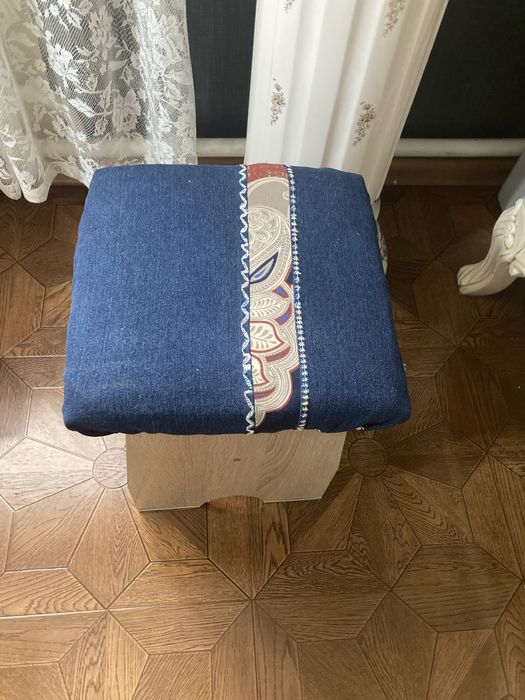 Продам чехол на кухонные табуреты.