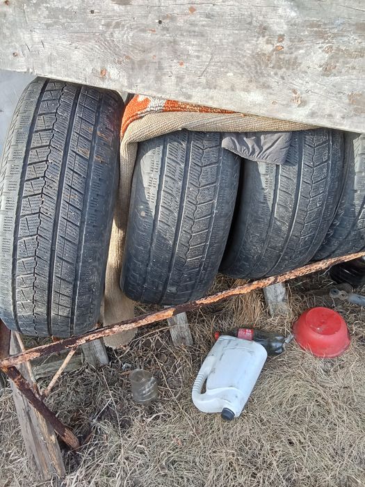 Продам лктни покрышки 4 баллона 40 тыс