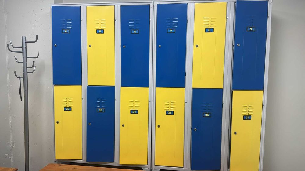 Vând vestiare sala sport, si gantere DASO CADO