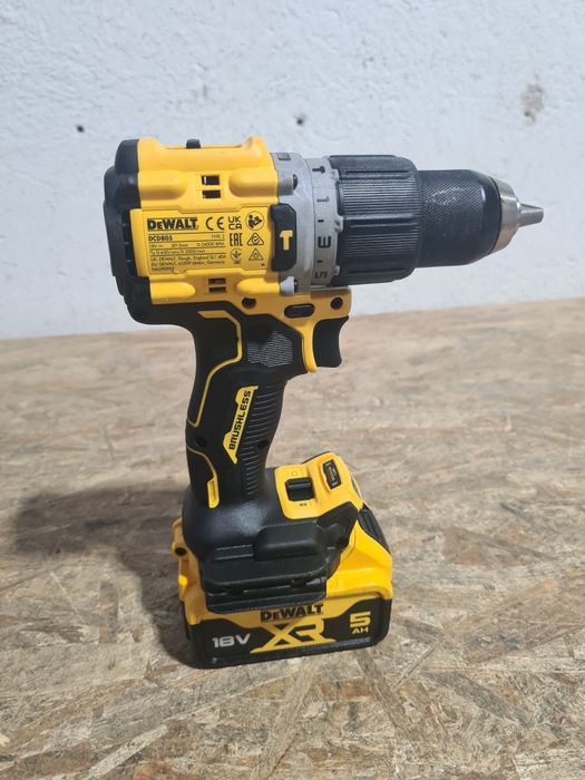 Filetanta cu percutie DeWalt DCD805