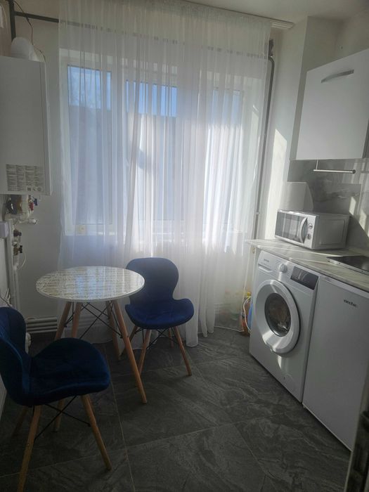 Inchiriez apartament