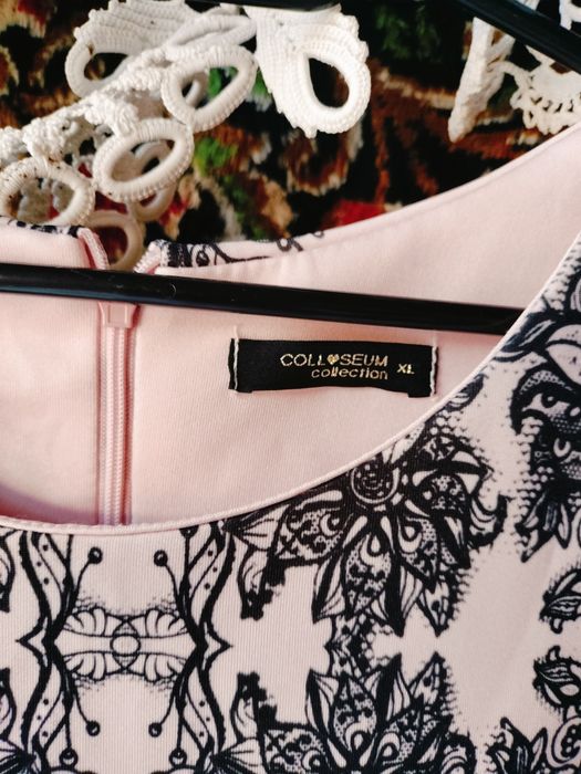 Rochie elegantă damă Colosseum Collection – Roz fără mâneci, mărimea XL