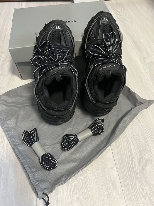 Balenciaga track