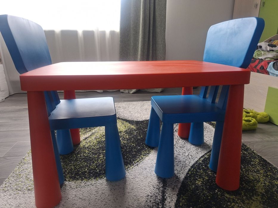 Masa + 2 scaune Ikea.