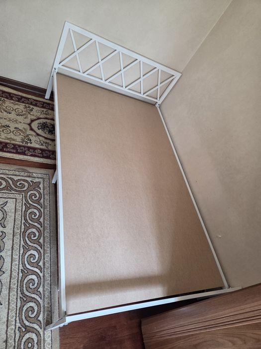 Продам кровать 120 см без матраса