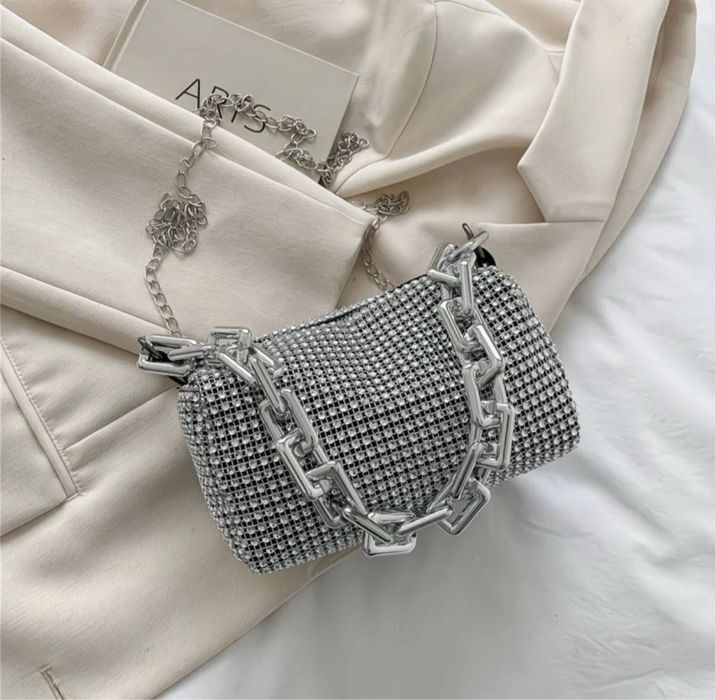 Вечерние сумки клатчи