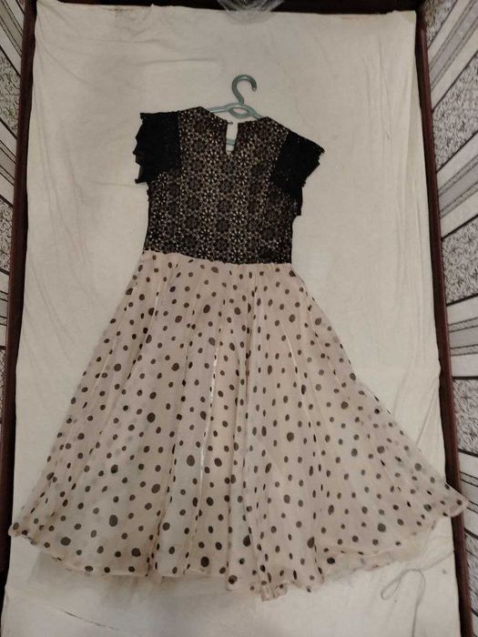 Qora rangli oqshom koʻylagi