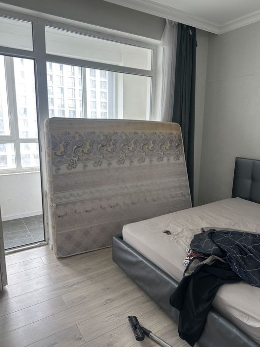 Продам б/у матрас. Легкий 160/200