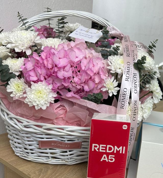 Цветы в корзине(свежие)