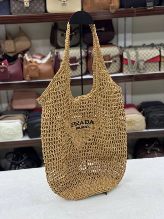 Prada чанта от рафия
