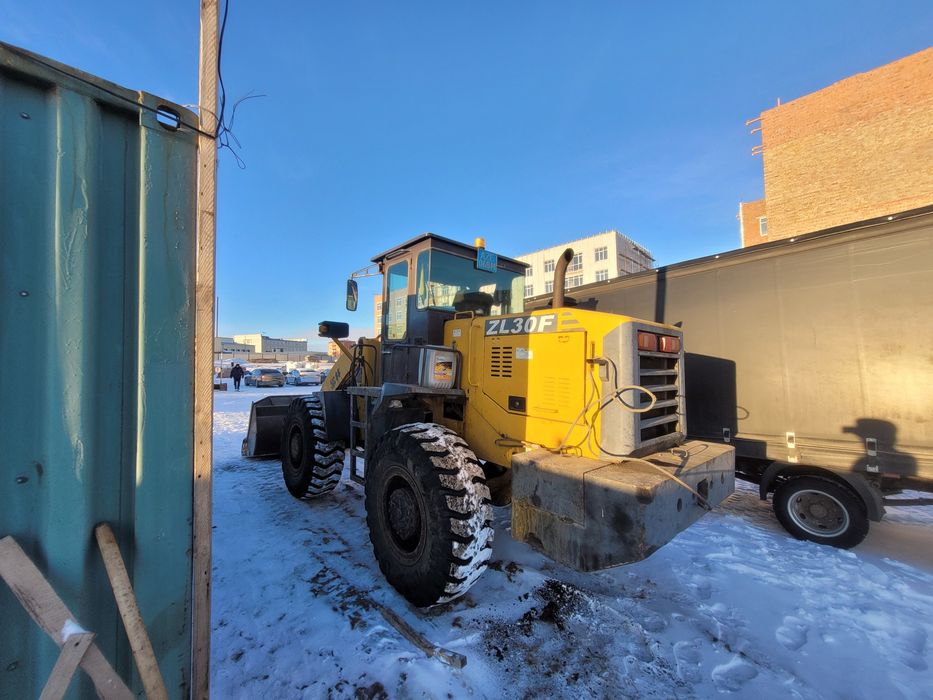 Погрузчик фронтальный