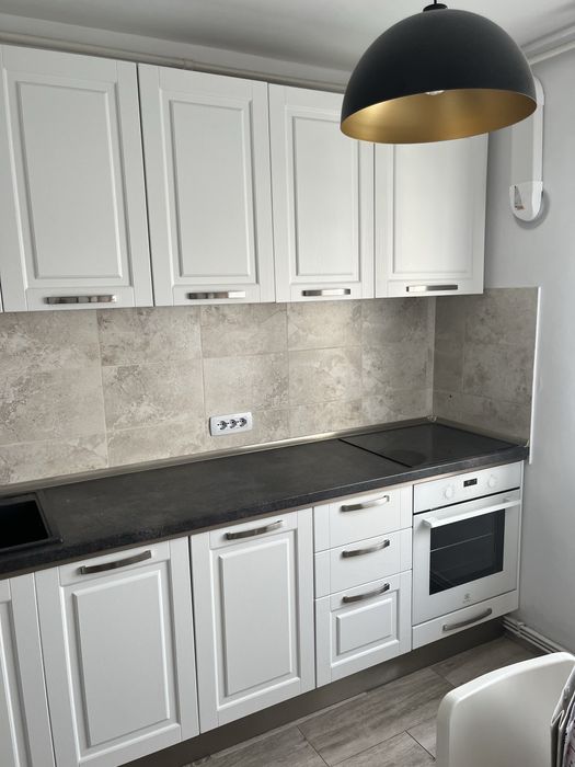 Închiriez Garsoniera/Apartament 1 camera intersectie Bd. Gării cu Bd. Alexandru Vlahuta