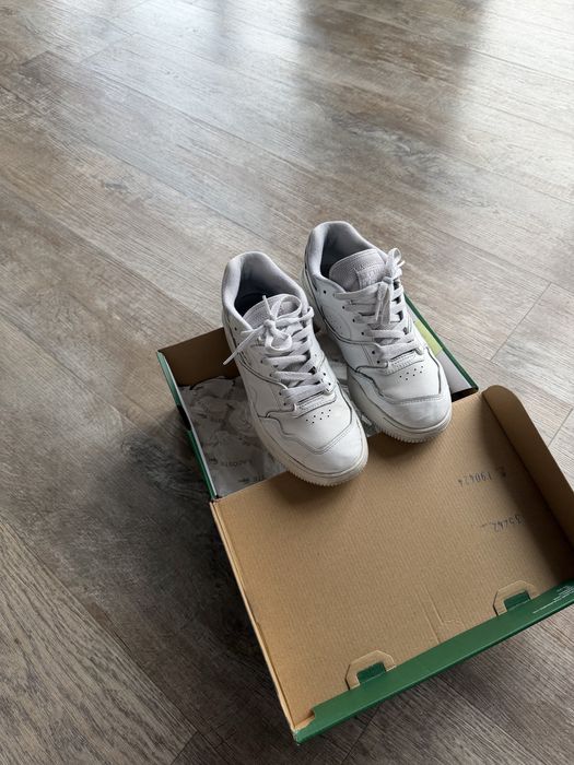 белые кожаные кроссовки Lacoste