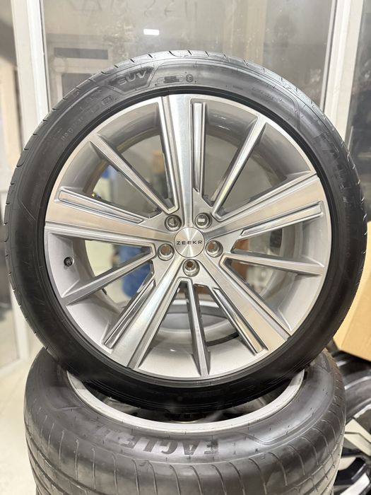 Zeekr 001 диски