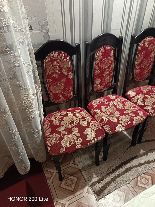 Продам стуля два вида
