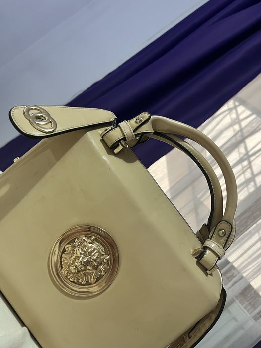 Geanta crem eleganta.