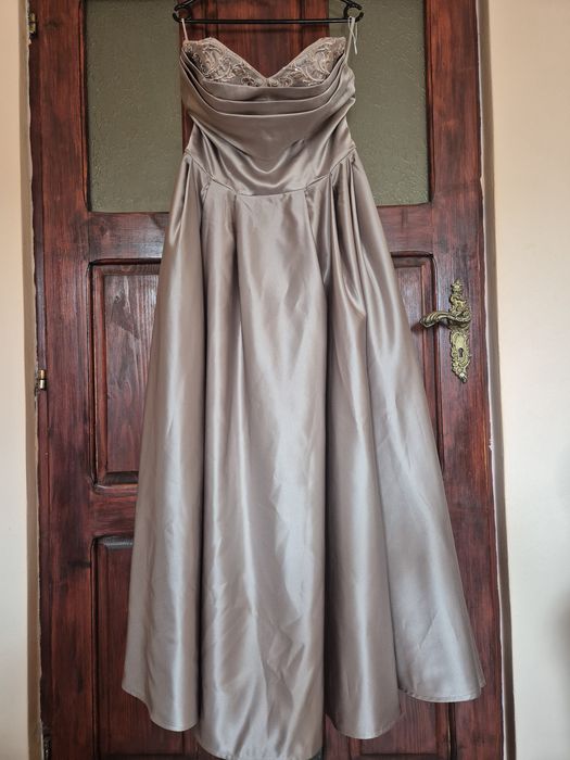 Rochie de seară elegantă de vânzare!