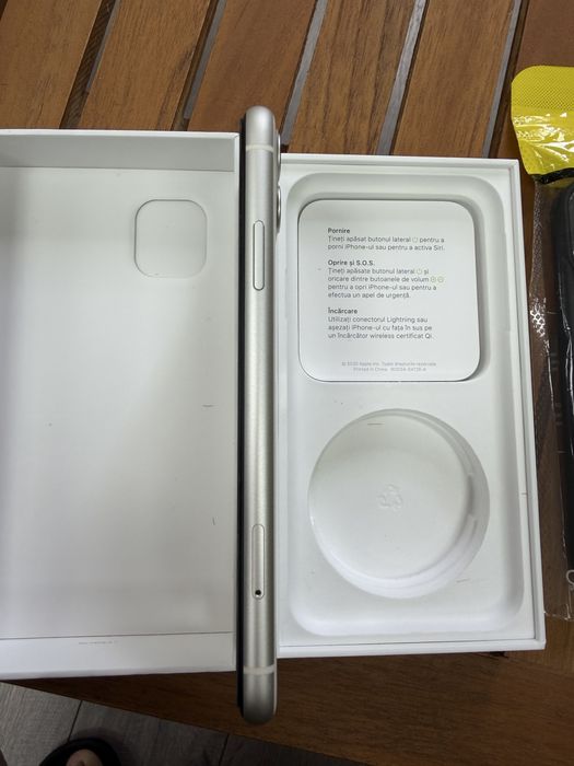 Vand Iphone 11 Alb 64GB Neverlocked Impecabil !