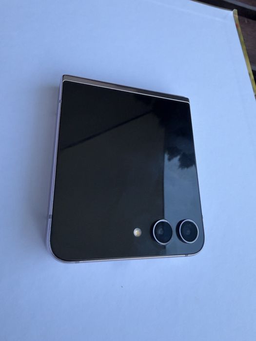 Samsung Galaxy Flip 5