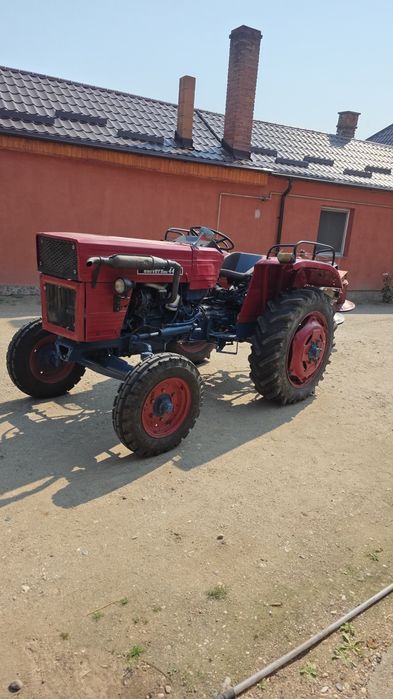 Tractor universal 445
