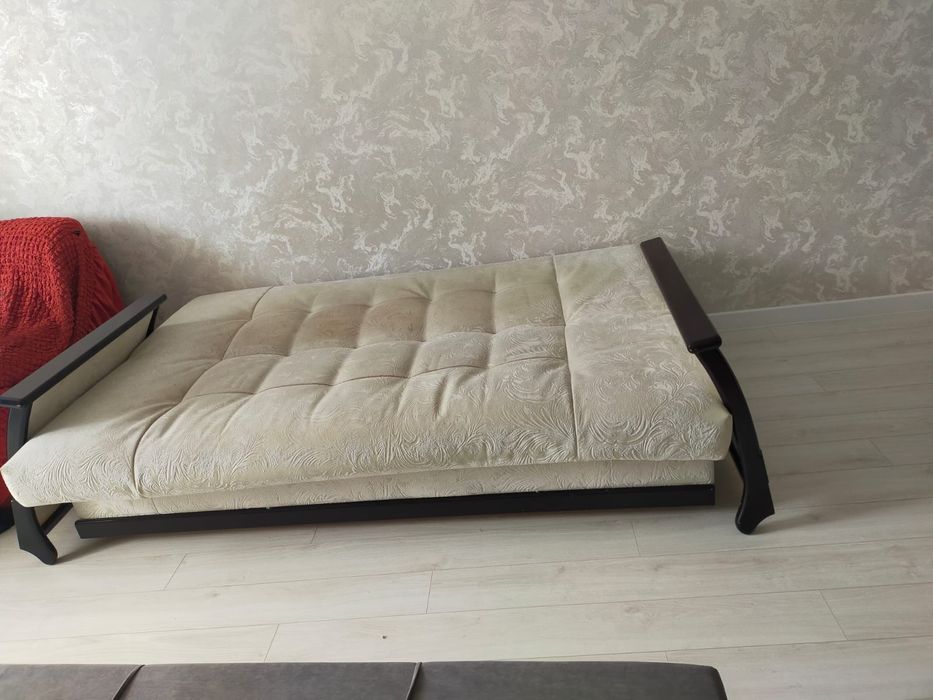 Отдам даром диван