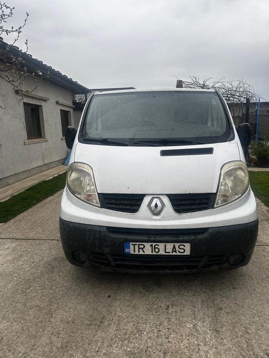 Vând Renault trafic