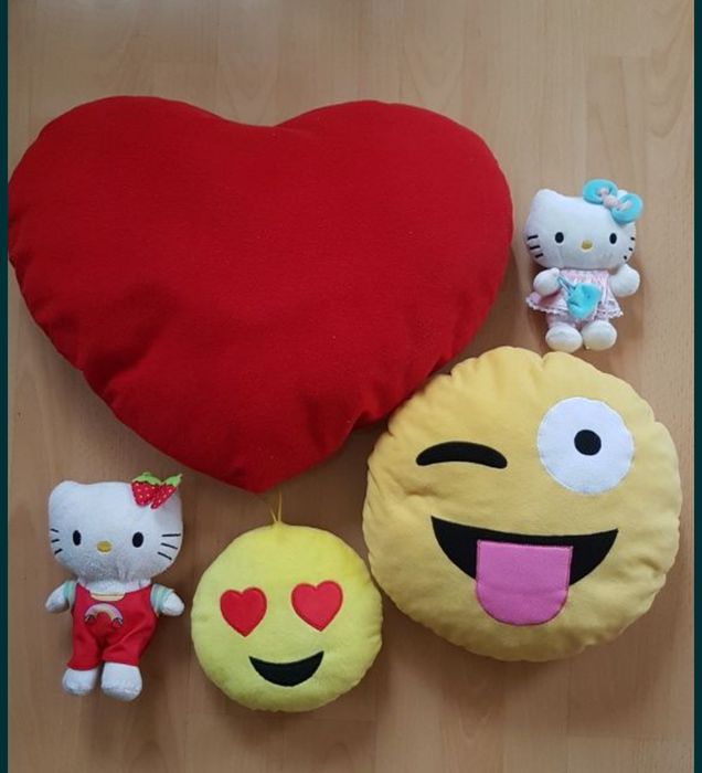 Лот от различни плюшени играчки