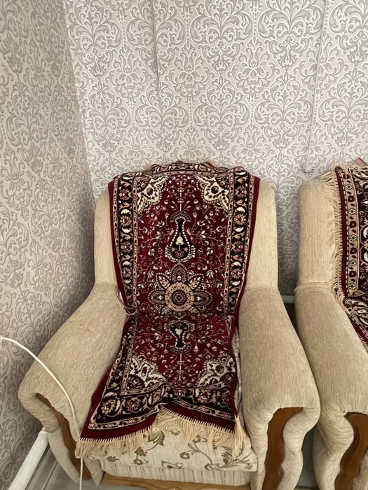 Продается диван с 2 креслами