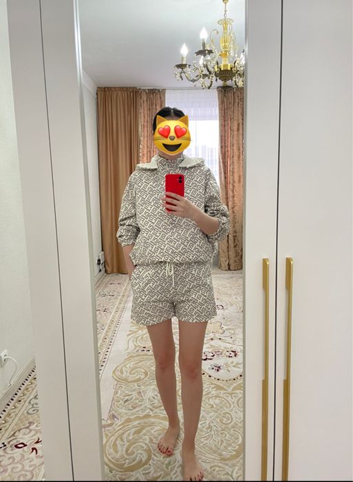 Продам костюм, ветровку