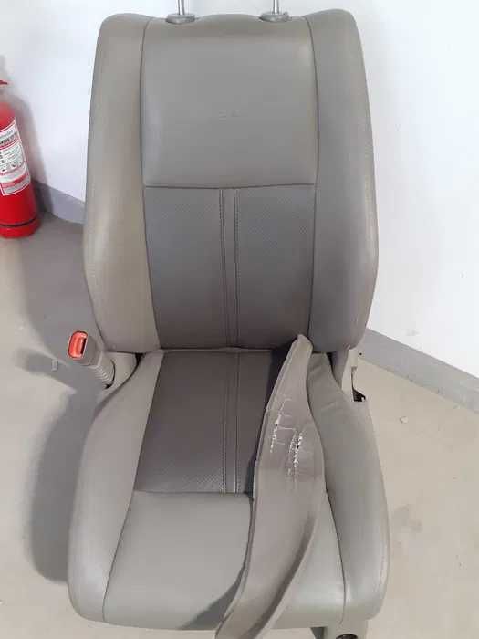Reparatie tapiterie auto si vopsit piele auto