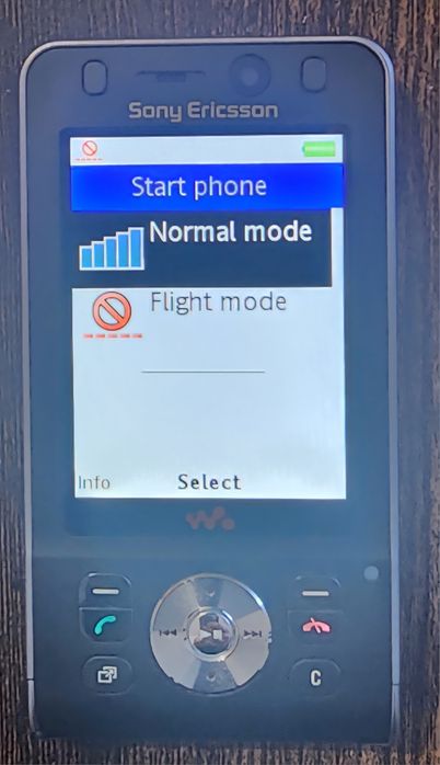 Sony Ericsson W910i (NOU)