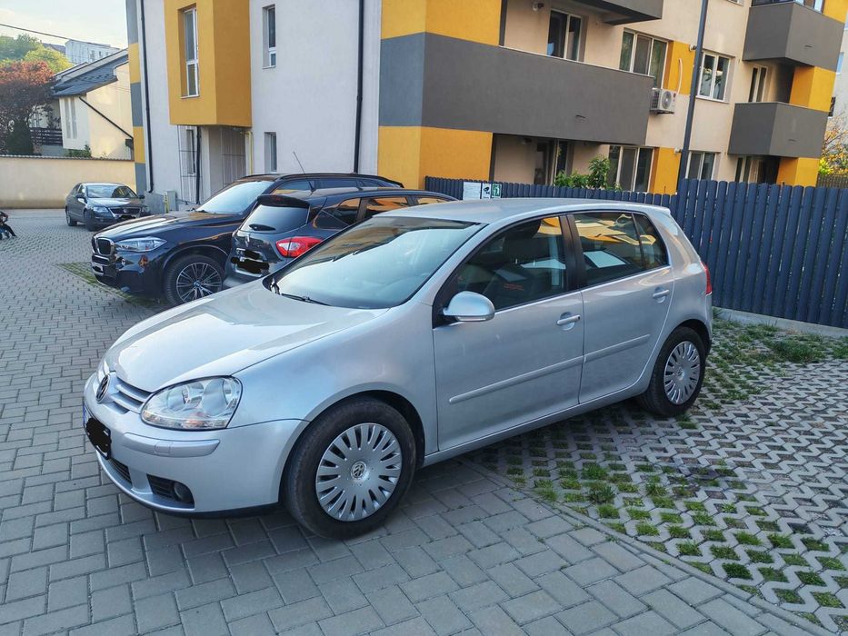 Volkswagen Golf V 1.6 Benzină. Manuală