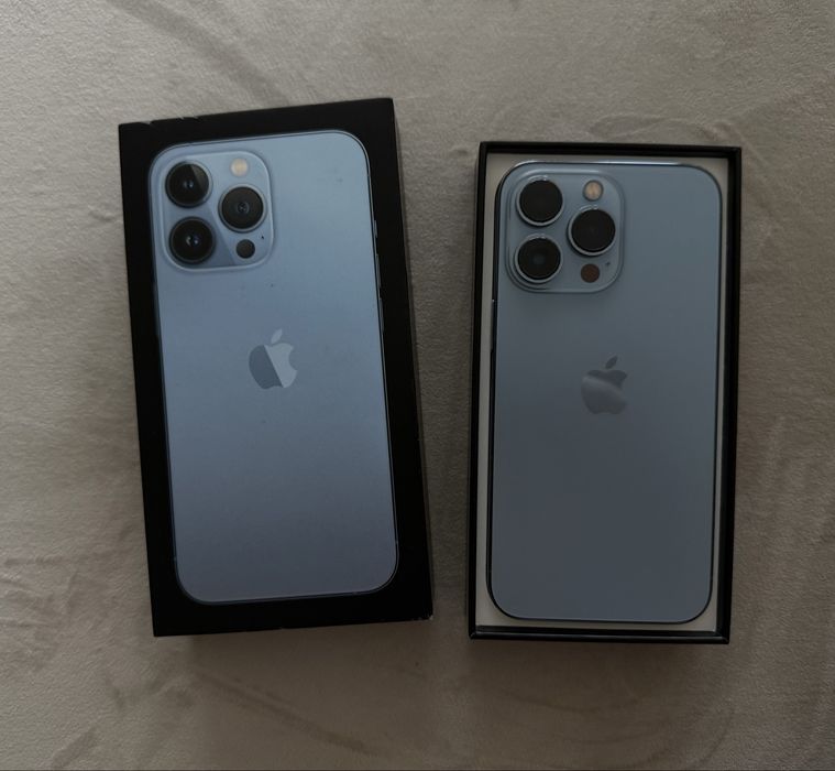 iPhone 13 Pro Sierra Blue cu 17 huse incluse. 128 GB memorie.